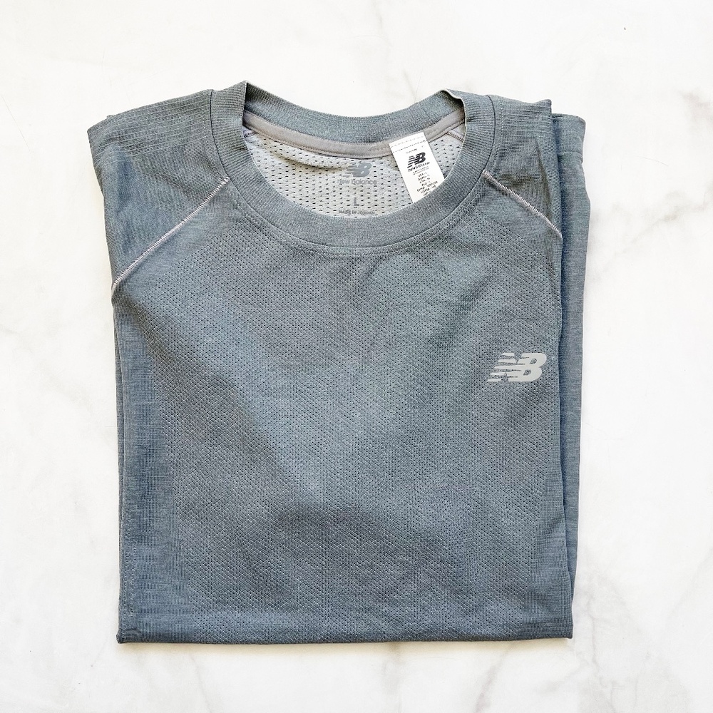 New Balance Running Short Sleeve Shirt in Athletic Gray, Size Large - Brand New